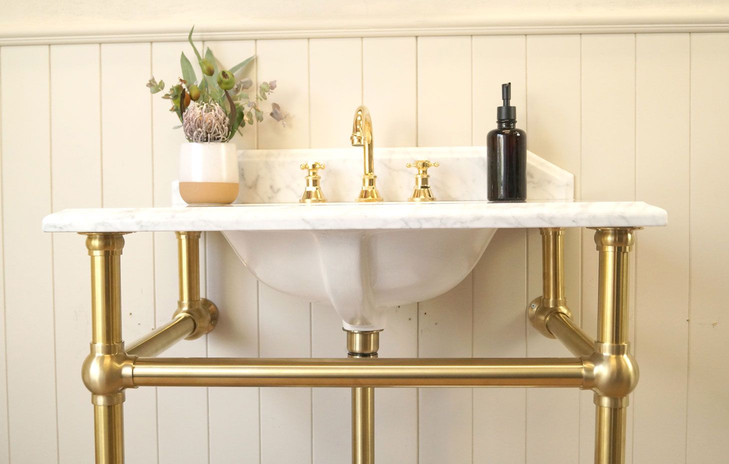 TURNER HASTINGS MAYER BASIN STAND WITH REAL CARRARA MARBLE TOP BRUSHED BRASS 750MM